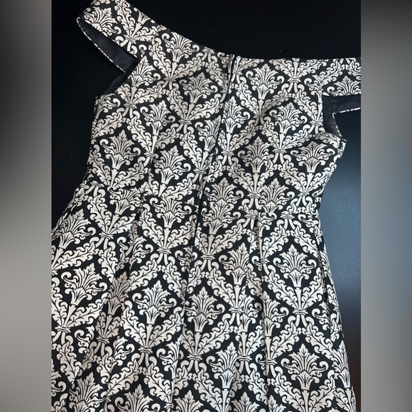 Mi Ami Demask Print off Shoulder Jacquard Fit & Flare Dress Size XS EUC Like New - Picture 7 of 9